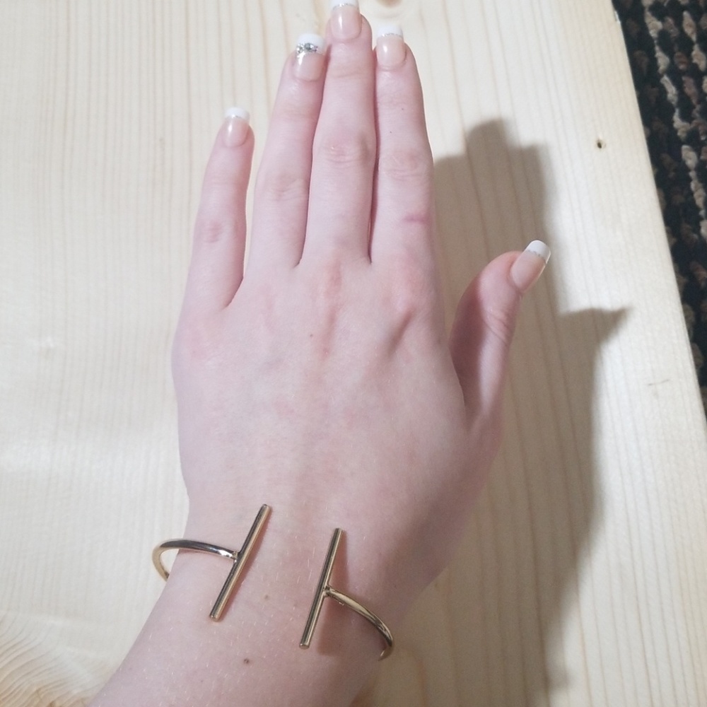 Gold open cuff minimalist braclet - Picture 3 of 4